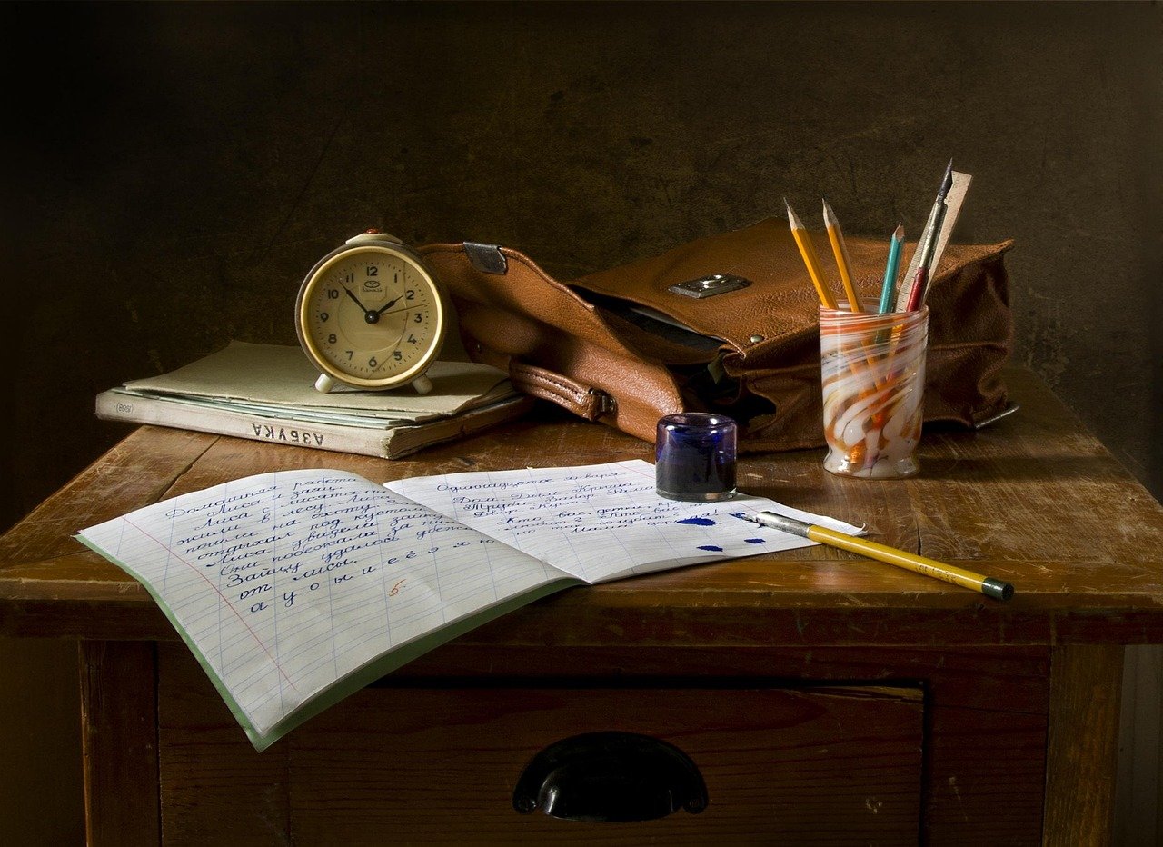 What to Look for in a Thesis Writing Service in the UK